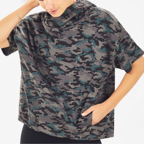 Fabletics Hadley Hi-Low Short-Sleeve Tee Camo Hoodie - Picture 1 of 5